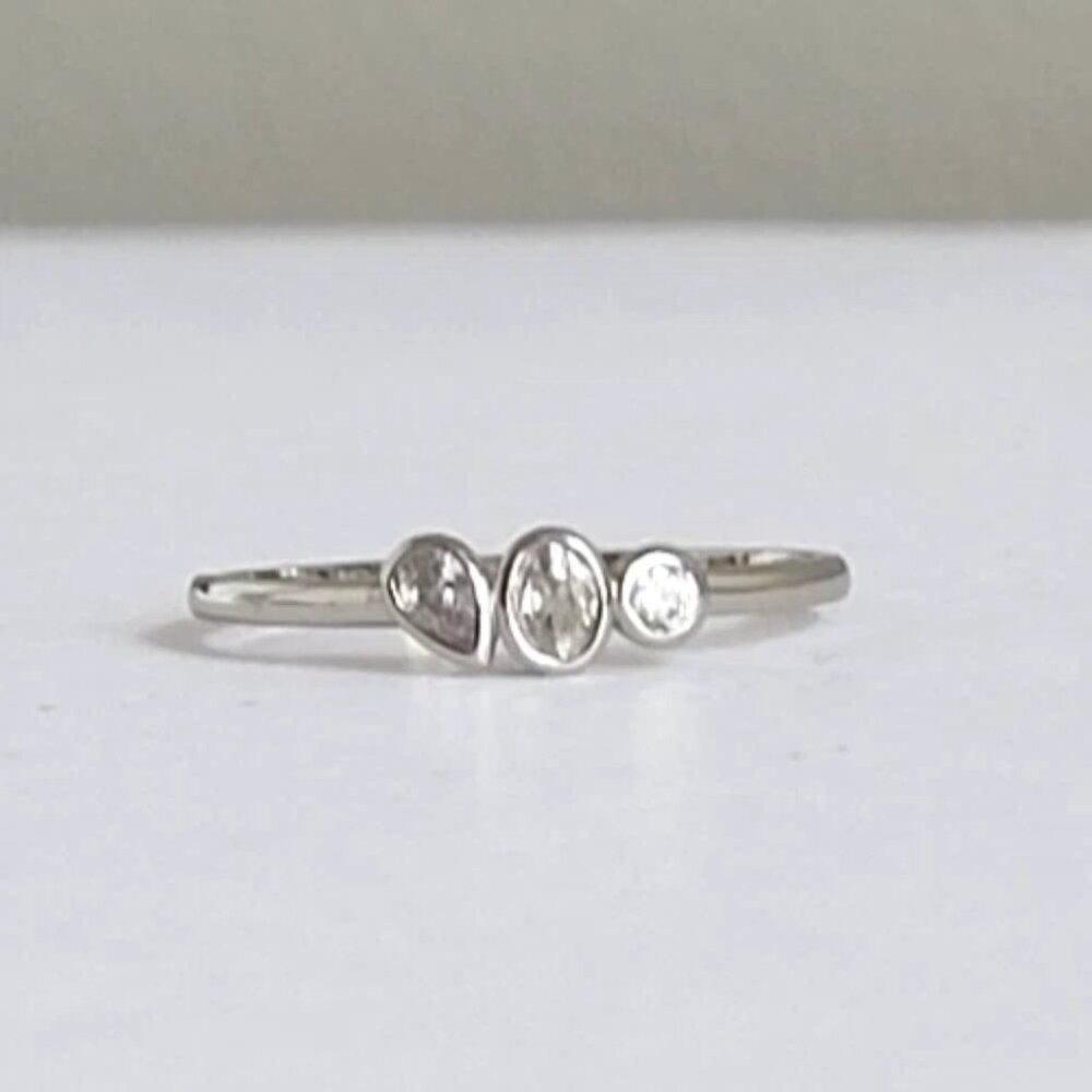 Vintage Sterling Silver Dainty Minimalist 3 Stone CZ Crystal Band Ring